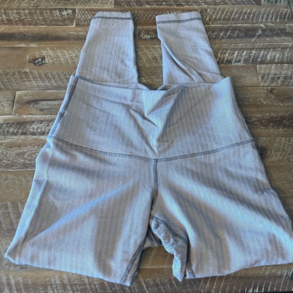 Lululemon herringbone print leggings. Sz 8